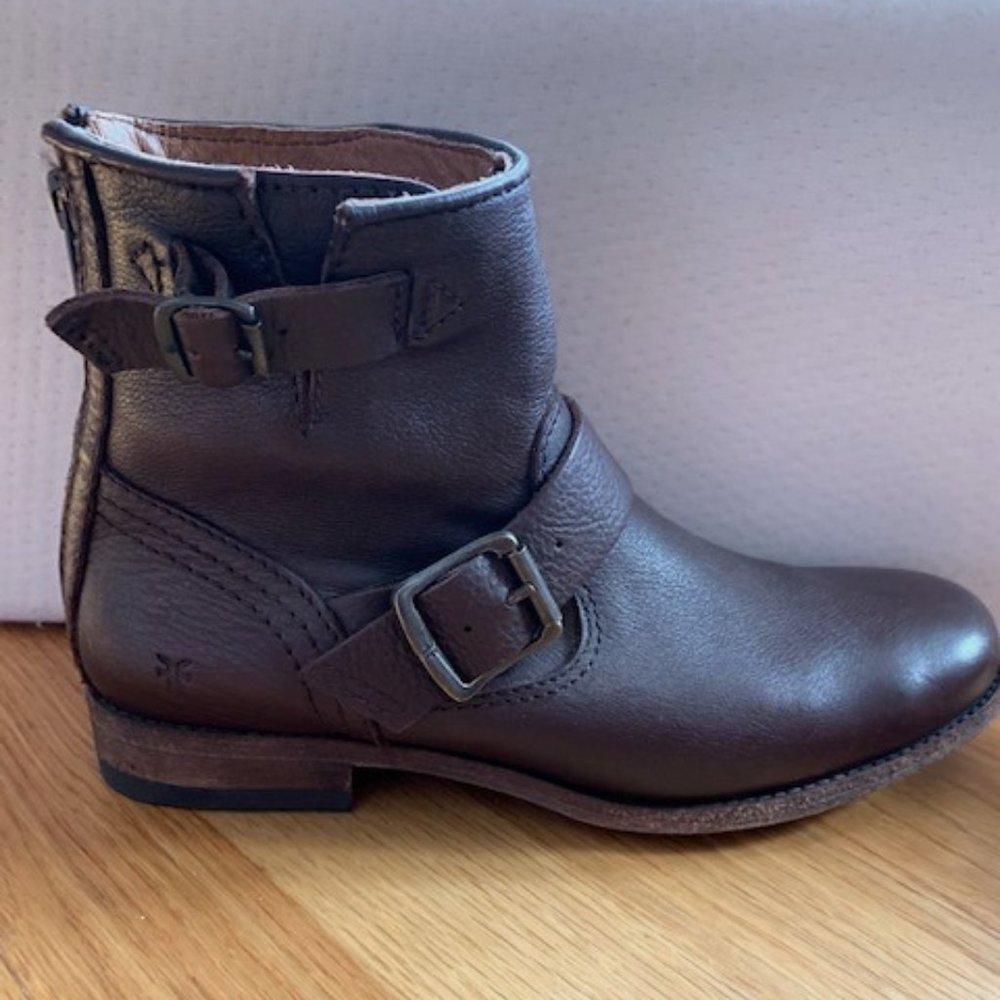 FRYE BROWN ANKLE BOOTS SIZE 6.5